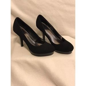 Kenneth Cole black suede heels